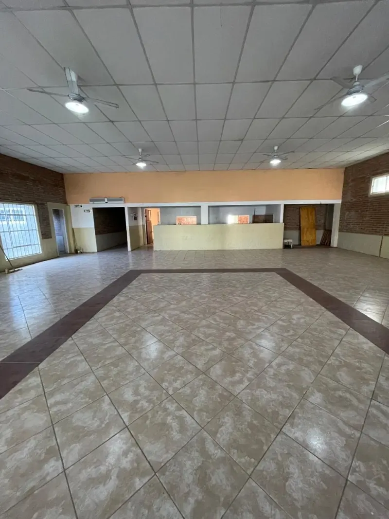 Salón en Venta en Monte Vera